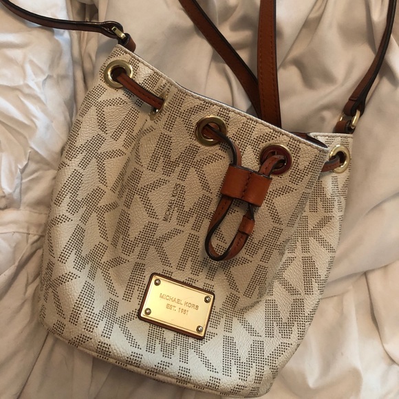 Michael Kors Handbags - Michael Kors bucket bag